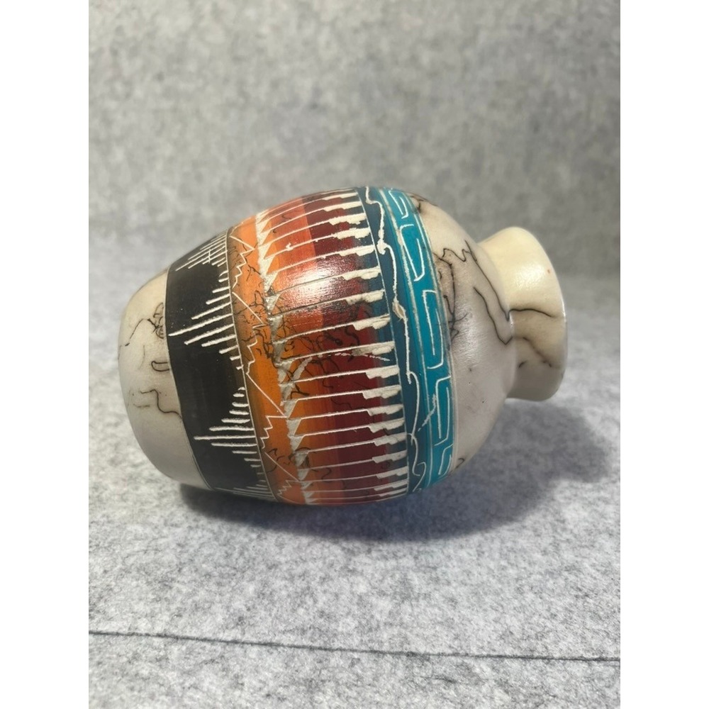 Native American Etched Pottery signed by artist 6.5" - Picture 3 of 8